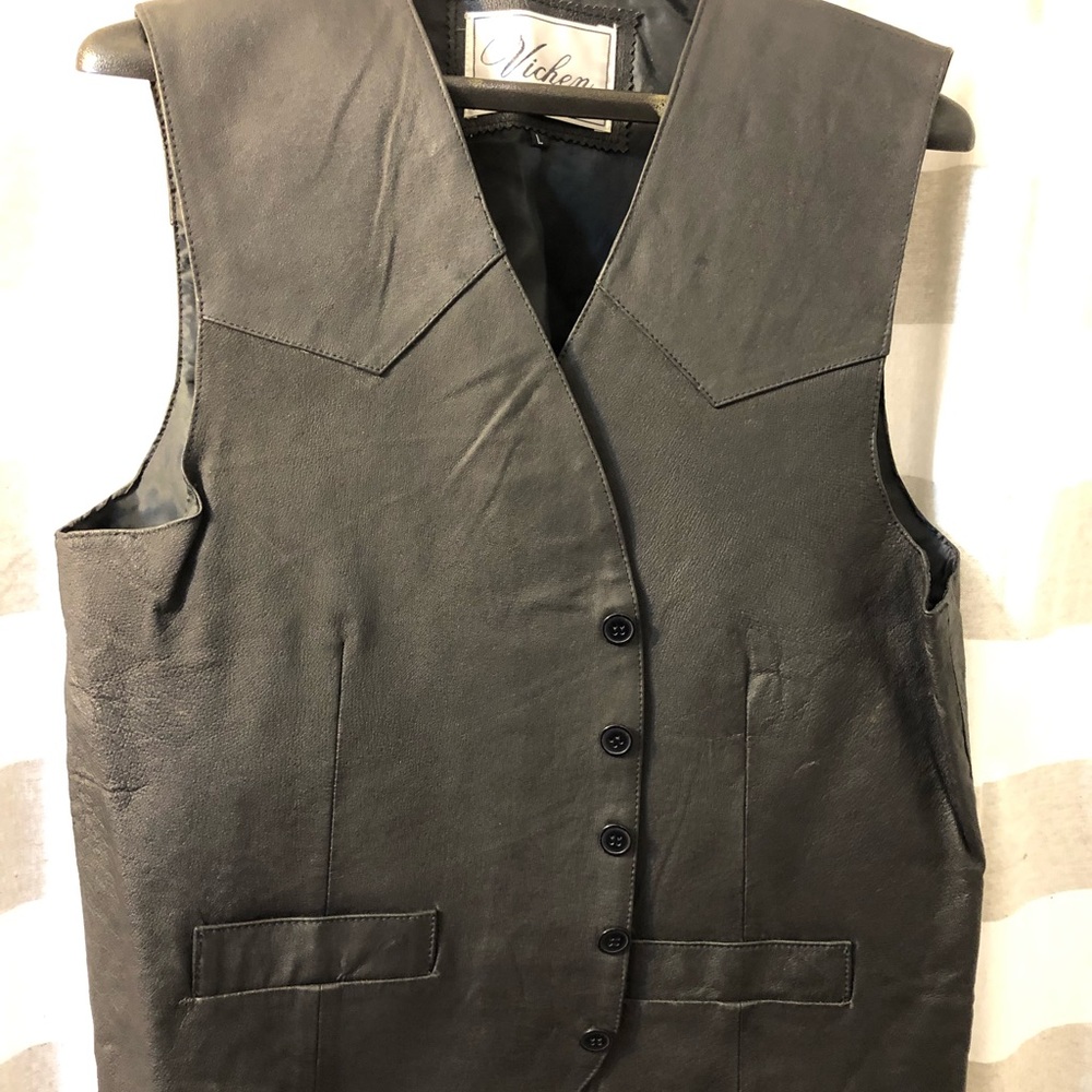 Mens Large Black leather vest new without tags